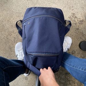 City Adventurer 17L Lululemon navy blue